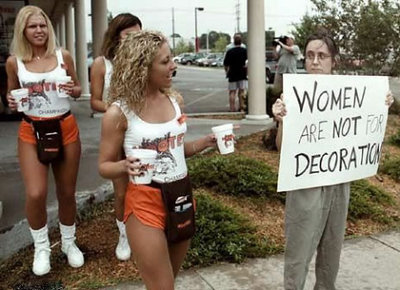 17_05_07_hooterprotestts5.jpg
